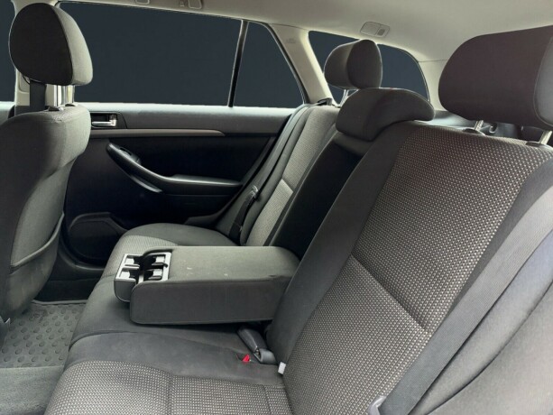 toyota-avensis-bensin-2007-big-12