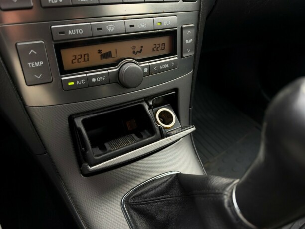 toyota-avensis-bensin-2007-big-22