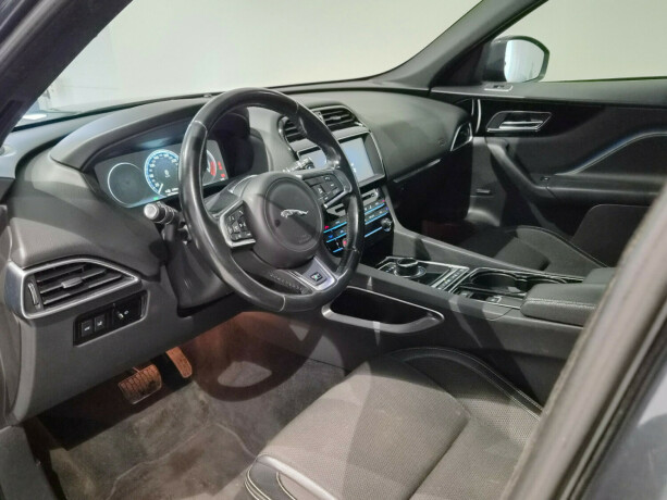 jaguar-f-pace-diesel-2017-big-15