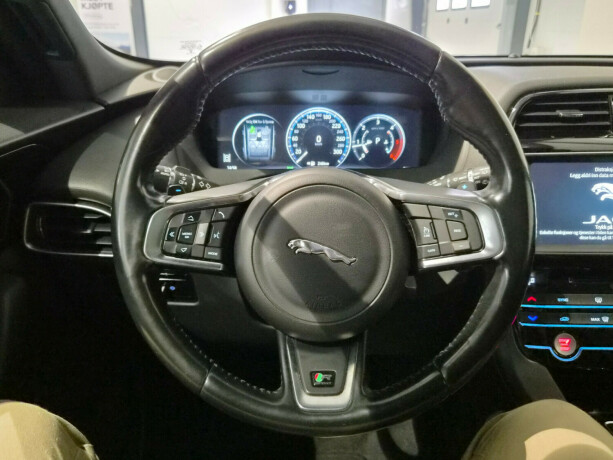 jaguar-f-pace-diesel-2017-big-16