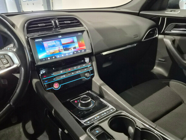 jaguar-f-pace-diesel-2017-big-18