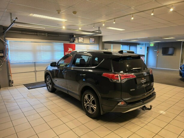 toyota-rav4-elektrisitetbensin-2016-big-6