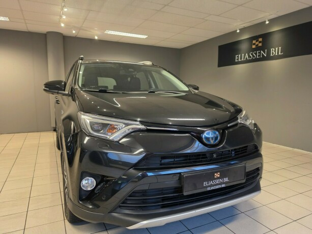 toyota-rav4-elektrisitetbensin-2016-big-8