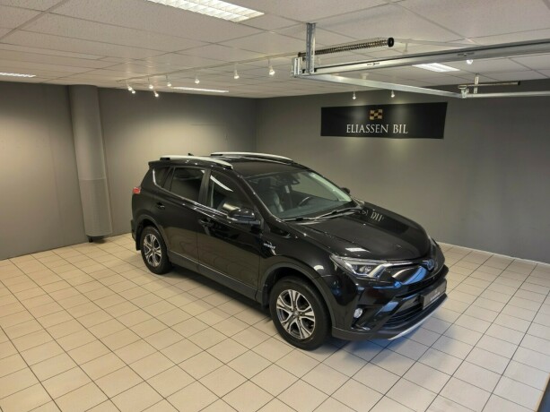 toyota-rav4-elektrisitetbensin-2016-big-1