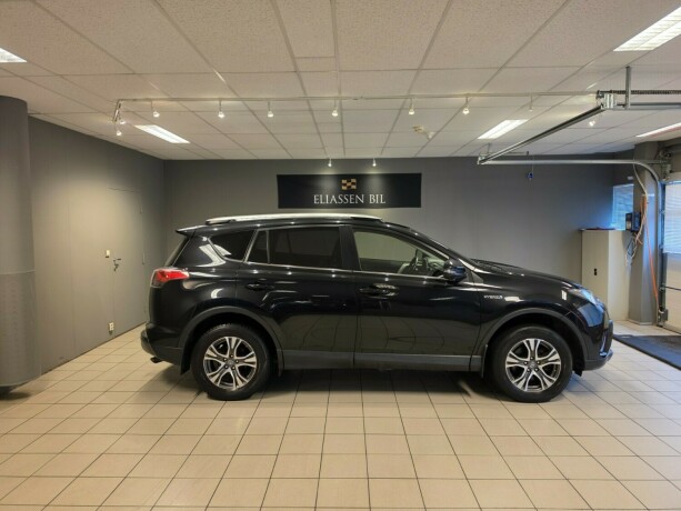 toyota-rav4-elektrisitetbensin-2016-big-3