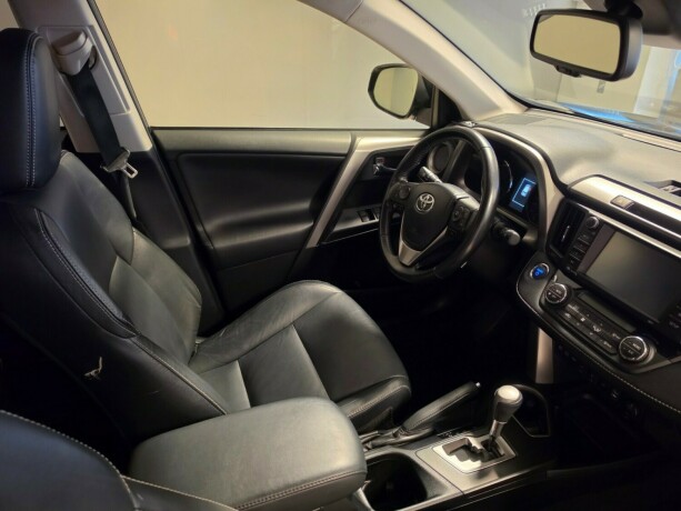 toyota-rav4-elektrisitetbensin-2016-big-13