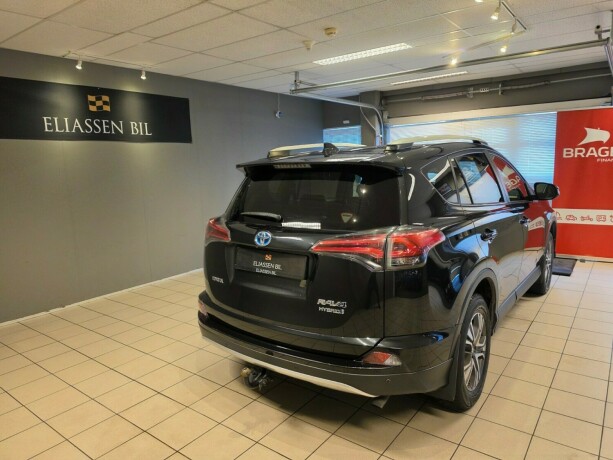 toyota-rav4-elektrisitetbensin-2016-big-5