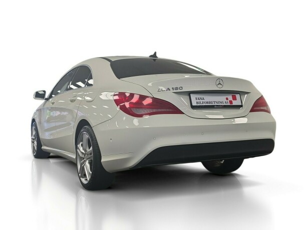 mercedes-benz-cla180-bensin-2013-big-1