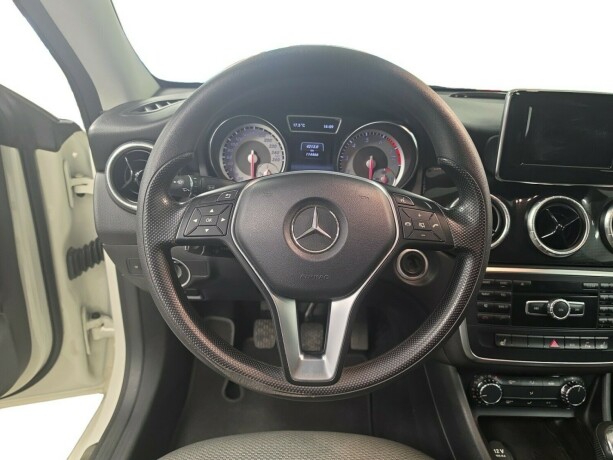 mercedes-benz-cla180-bensin-2013-big-6