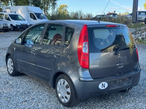 mitsubishi-colt-bensin-2007-big-2