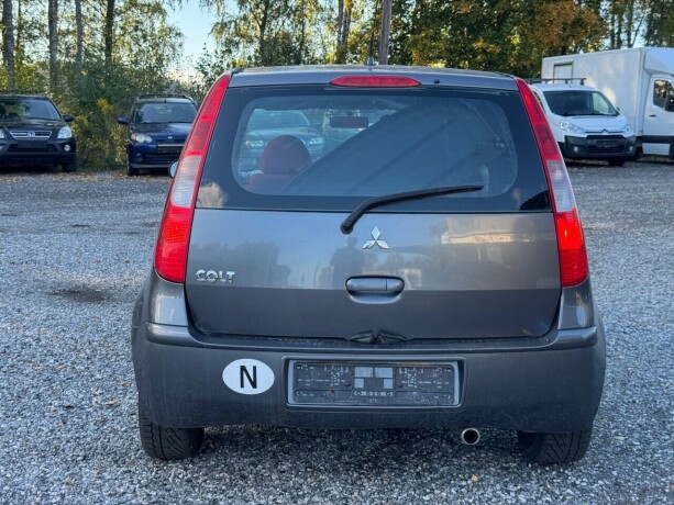 mitsubishi-colt-bensin-2007-big-3