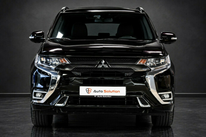 mitsubishi-outlander-plug-in-petrol-2020-big-2