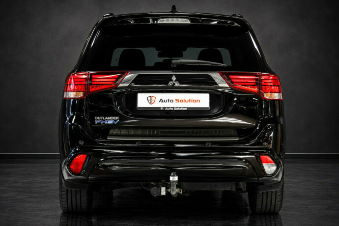 mitsubishi-outlander-plug-in-petrol-2020-big-3
