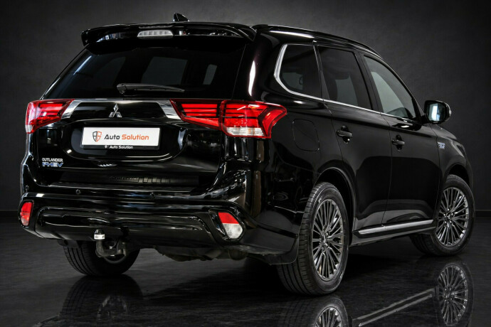 mitsubishi-outlander-plug-in-petrol-2020-big-1