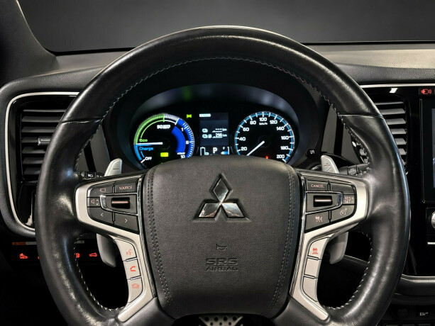 mitsubishi-outlander-plug-in-petrol-2020-big-15