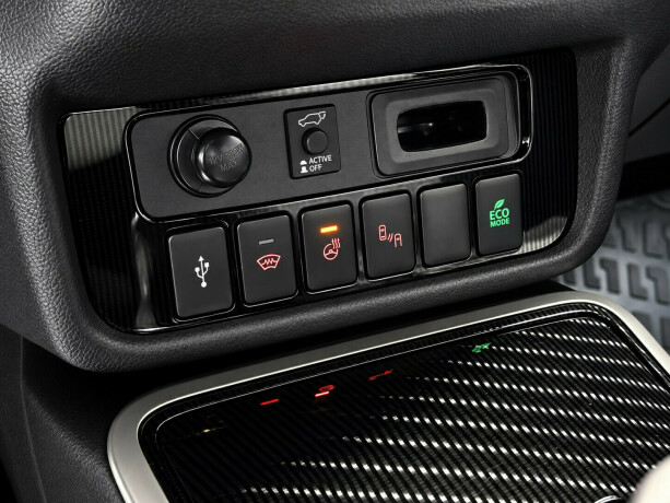 mitsubishi-outlander-plug-in-petrol-2020-big-13