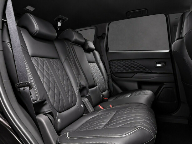 mitsubishi-outlander-plug-in-petrol-2020-big-4