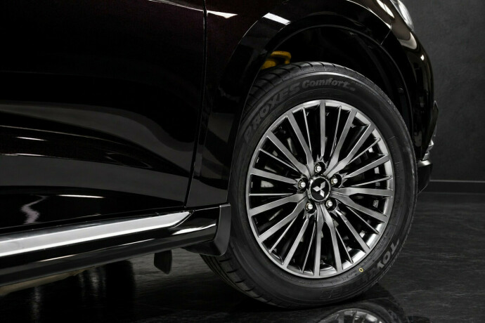 mitsubishi-outlander-plug-in-petrol-2020-big-24