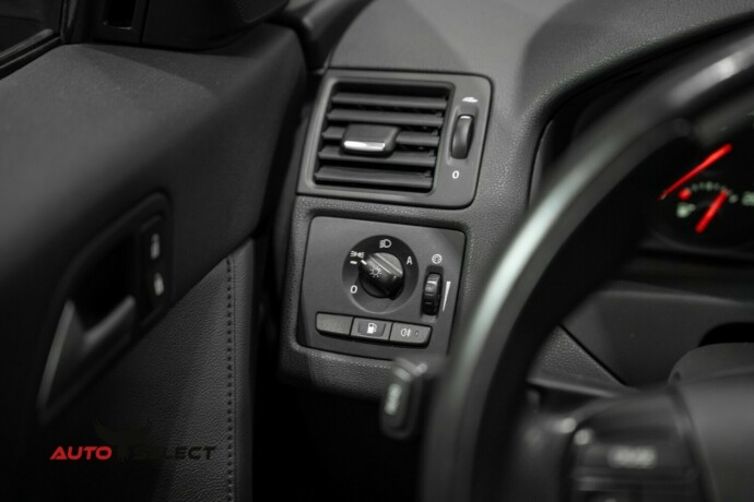 volvo-v50-diesel-2012-big-29