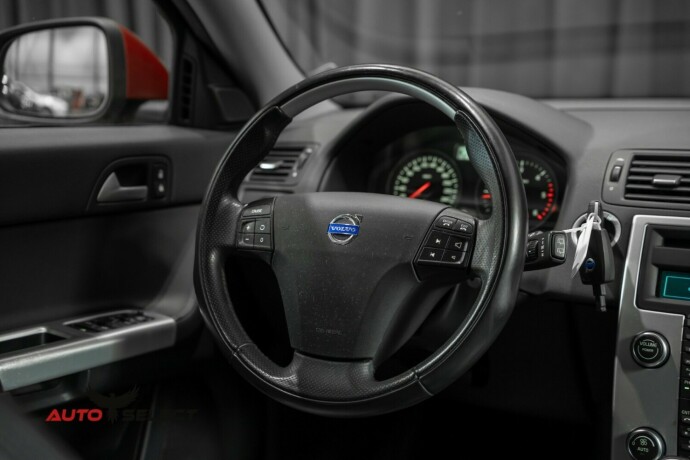 volvo-v50-diesel-2012-big-24