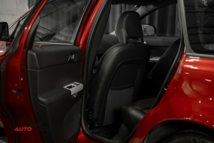 volvo-v50-diesel-2012-big-16