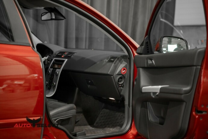 volvo-v50-diesel-2012-big-14