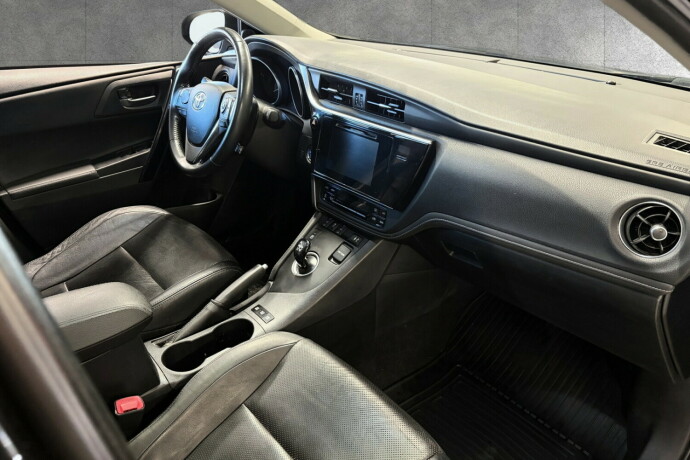 toyota-auris-elektrisitetbensin-2016-big-16