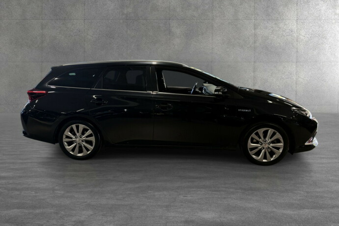 toyota-auris-elektrisitetbensin-2016-big-4