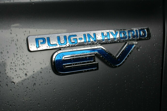 mitsubishi-outlander-elektrisitetbensin-2016-big-2