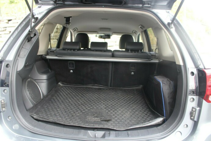 mitsubishi-outlander-elektrisitetbensin-2016-big-6