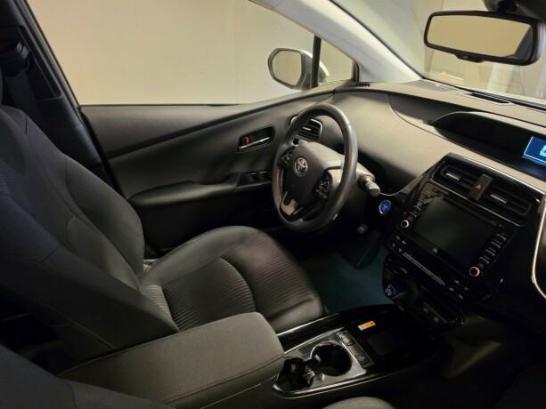 toyota-prius-elektrisitetbensin-2020-big-13