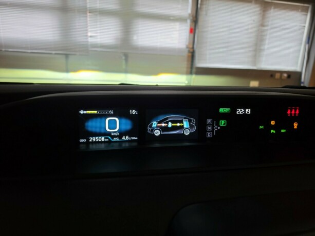 toyota-prius-elektrisitetbensin-2020-big-23