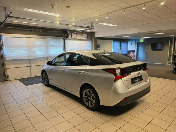 toyota-prius-elektrisitetbensin-2020-big-6