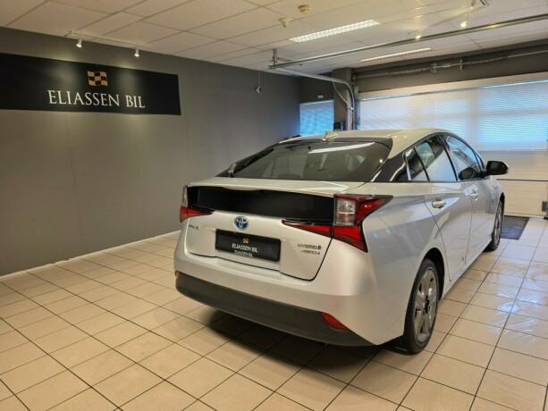 toyota-prius-elektrisitetbensin-2020-big-5