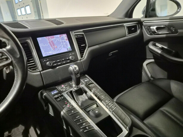 porsche-macan-bensin-2017-big-14