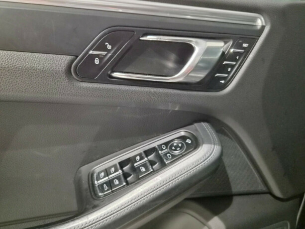 porsche-macan-bensin-2017-big-24