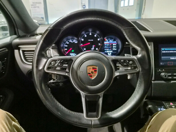 porsche-macan-bensin-2017-big-12