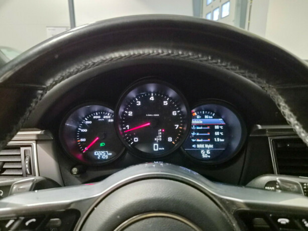 porsche-macan-bensin-2017-big-13