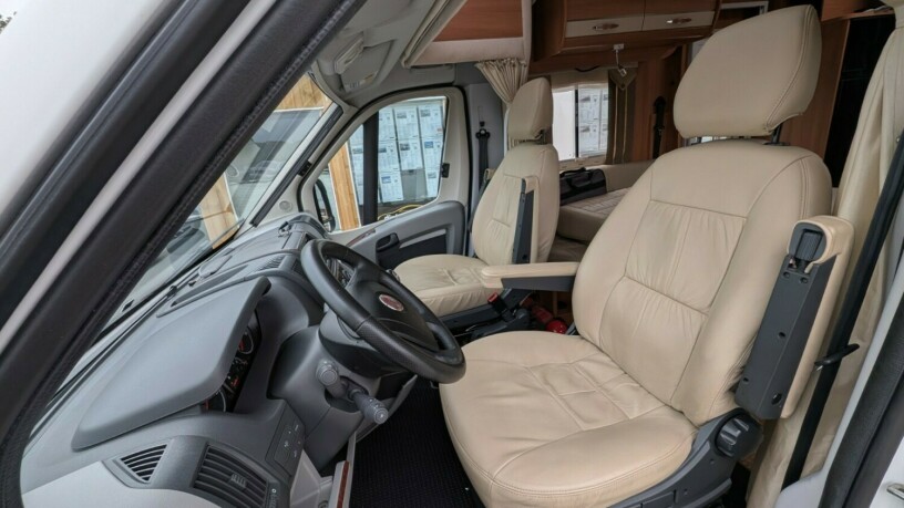rapido-776ff-lav-seng-senkeseng-truma-6kw-eh-skinn-topputgave-fukttest-gasstest-tilstandsrapport-diesel-2011-big-16