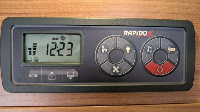 rapido-776ff-lav-seng-senkeseng-truma-6kw-eh-skinn-topputgave-fukttest-gasstest-tilstandsrapport-diesel-2011-big-48