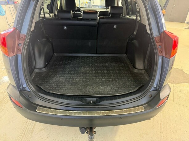 toyota-rav4-bensin-2013-big-24
