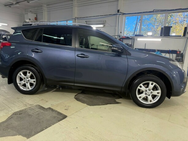toyota-rav4-bensin-2013-big-2