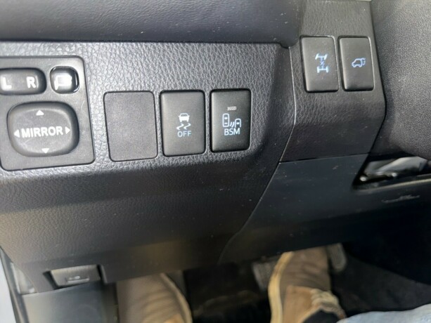 toyota-rav4-bensin-2013-big-15