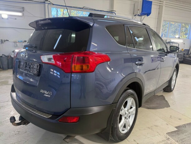 toyota-rav4-bensin-2013-big-3
