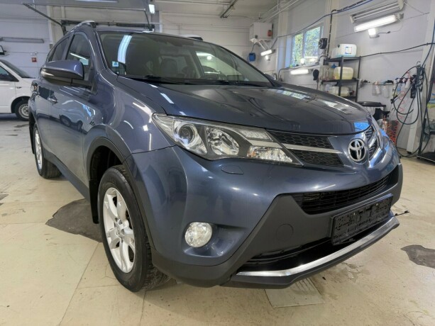 toyota-rav4-bensin-2013-big-1
