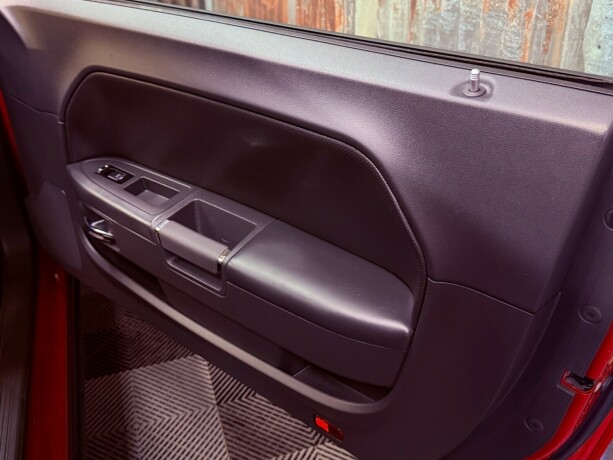 dodge-challenger-bensin-2011-big-33