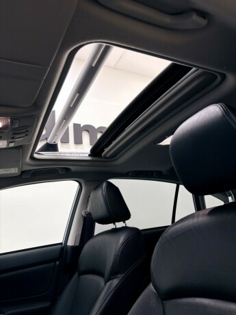 subaru-xv-bensin-2014-big-17