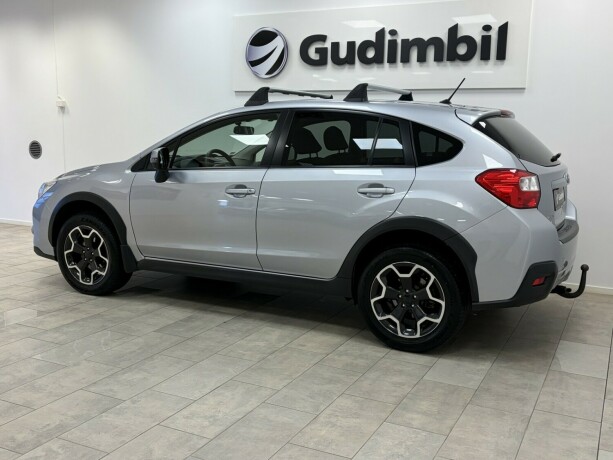 subaru-xv-bensin-2014-big-2