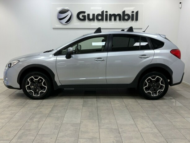subaru-xv-bensin-2014-big-1