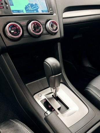 subaru-xv-bensin-2014-big-10